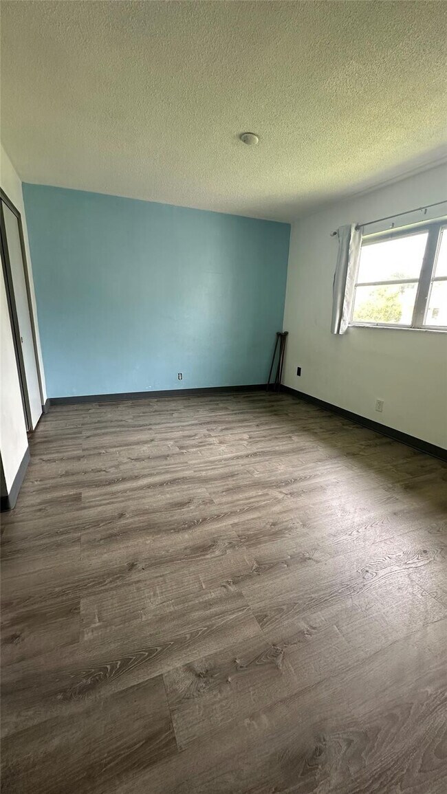 Building Photo - 4163 SW 67th Ave