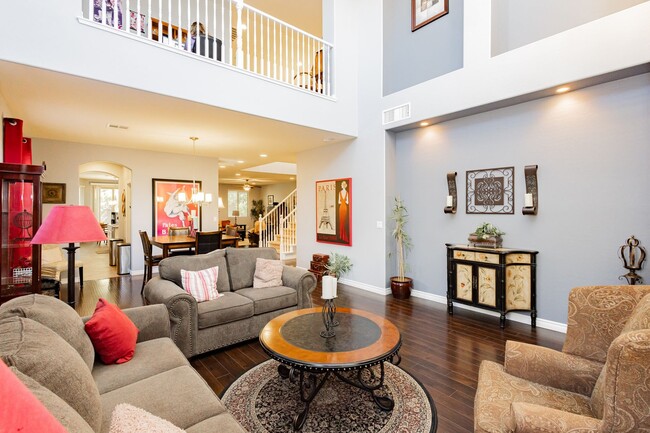 Building Photo - Stunning 4 bedroom 3.5 bath home with 3 ca...