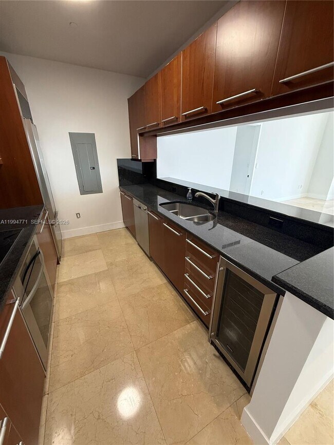 Building Photo - 901 Brickell Key Blvd