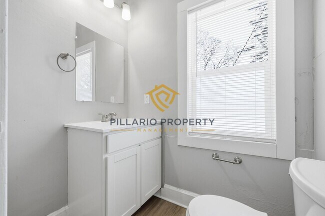 Building Photo - $500 OFF MOVE-IN SPECIAL!!! 4 Bedroom home in Near Downtown Indy! Available Now!