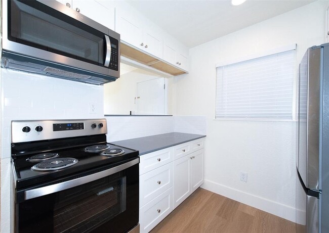 Building Photo - 2704 Catalina Dr