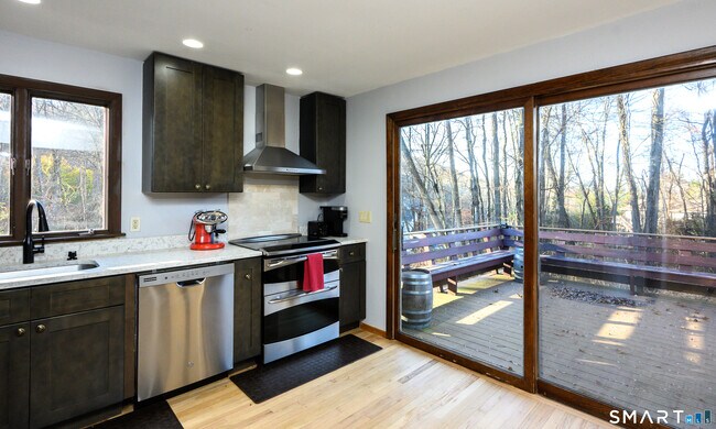 Building Photo - 7 Candleview Dr