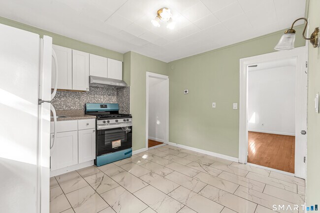 Building Photo - 1504 Iranistan Ave