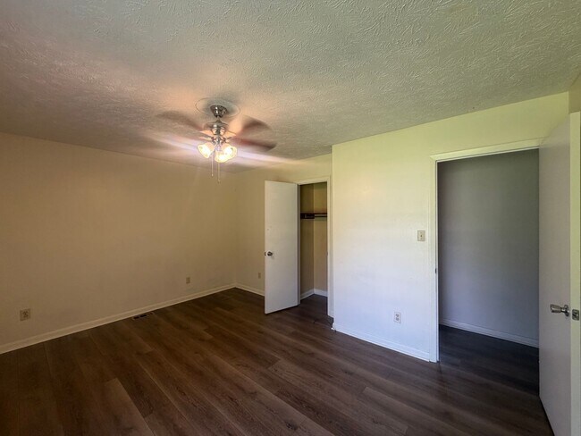 Building Photo - 1855 Berriedale Dr