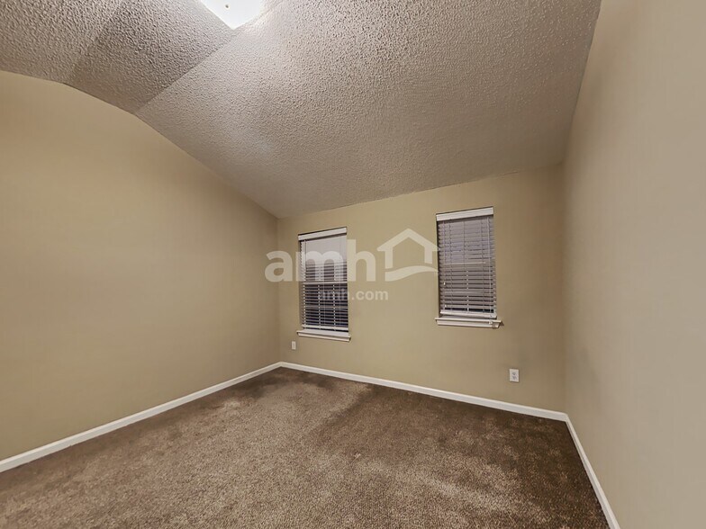 Building Photo - 369 Hidden Creek Ln