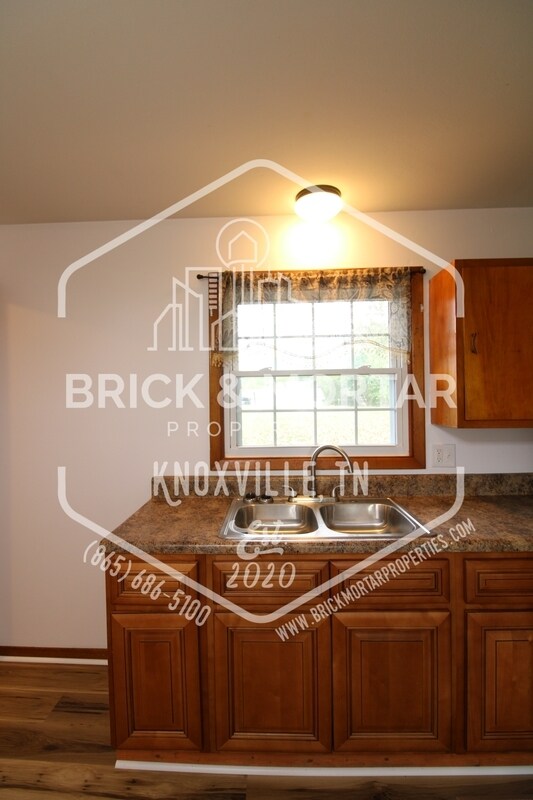 Building Photo - 2409 Holbrook Dr