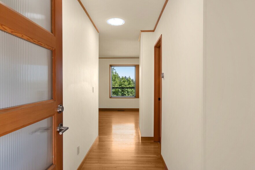 Building Photo - 2445 SW Montgomery Dr