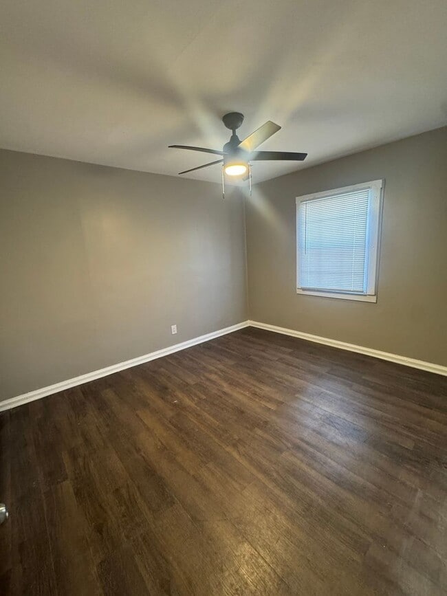 Building Photo - Charming 3-Bedroom Home in Gary