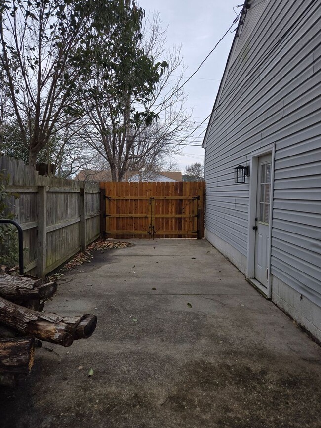 Building Photo - Move In Ready!