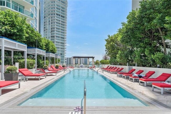 Building Photo - 200 Sunny Isles Blvd