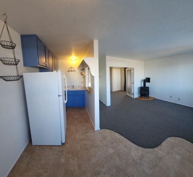 Building Photo - Quaint 2 bedroom 1 bath in quiet neighborhood