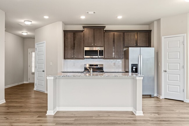 Building Photo - Modern 3 bed 2.5 Bath Town Home in Oakwood...