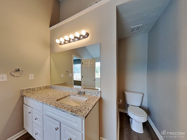 Building Photo - 315 Hazelhurst Dr