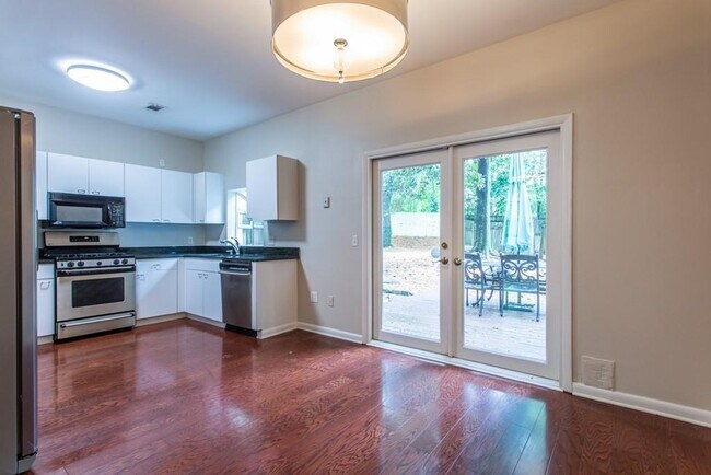 Building Photo - 1214 Cleburne Ave NE