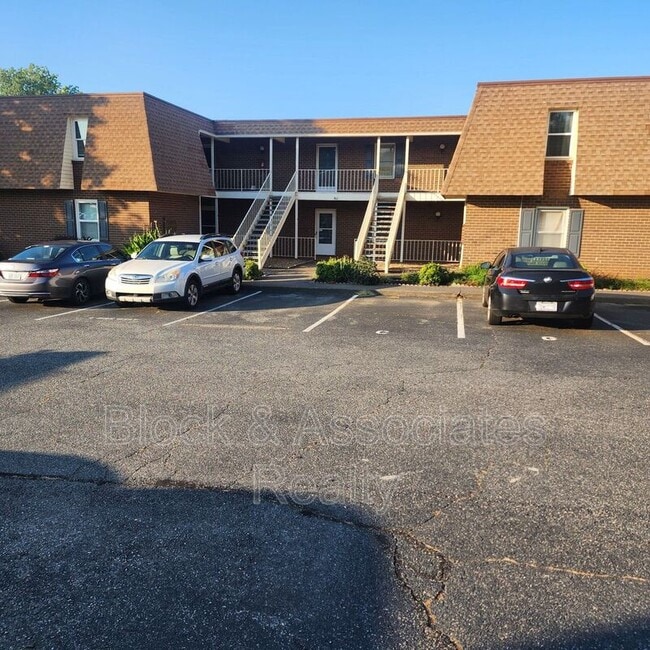 Building Photo - 302 Windsor Manor Way