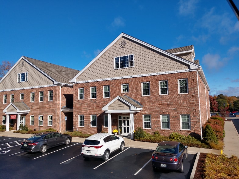 Building Photo - 600 Putnam Pike