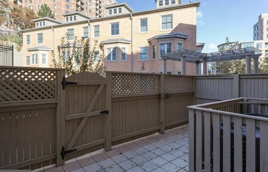 Building Photo - 2237 Fairfax Dr