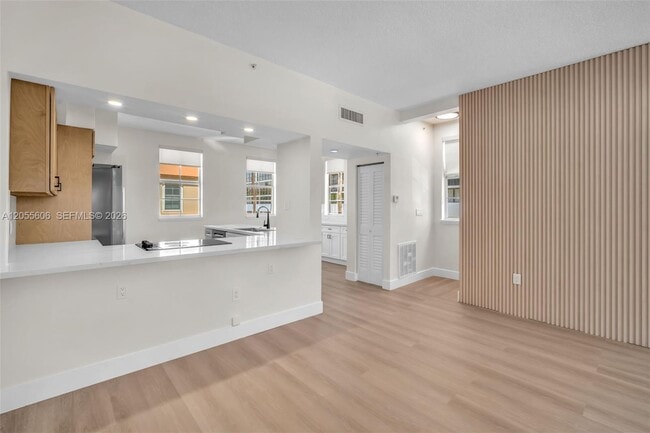 Building Photo - 2065 S Ocean Dr