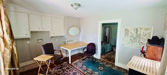 Building Photo - 610 Caplin St