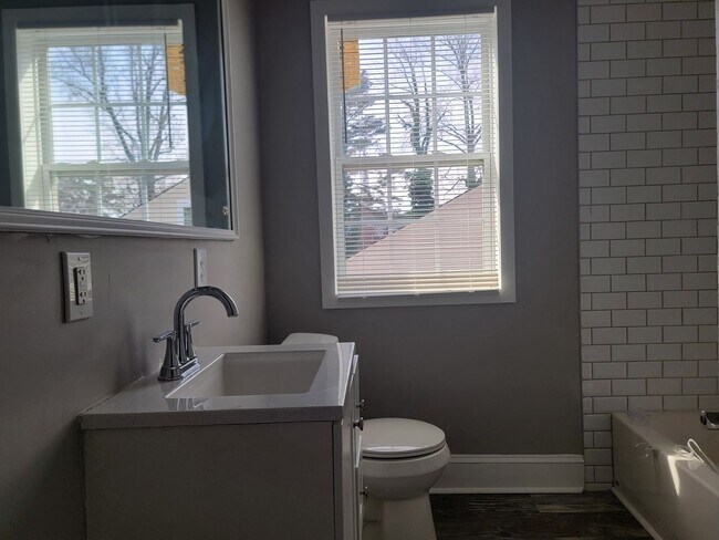 Building Photo - Charming Craftsman in the Heart of Atlanta...