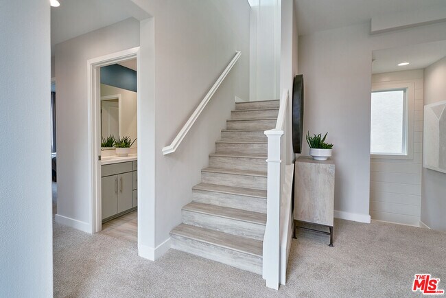 Building Photo - 525 Daniel Freeman Cir