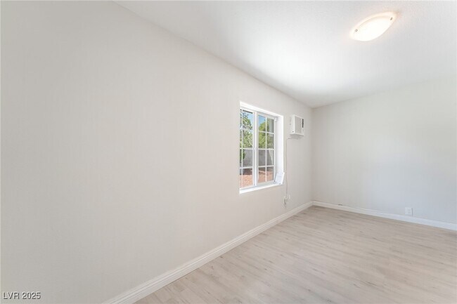 Building Photo - 3209 Kings Way