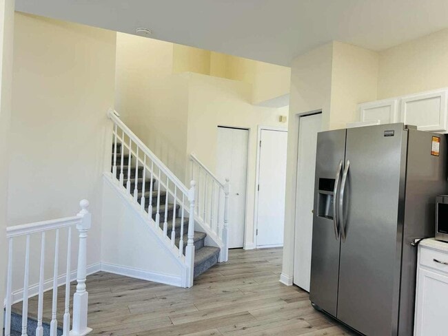 Building Photo - 425 Claire Ave