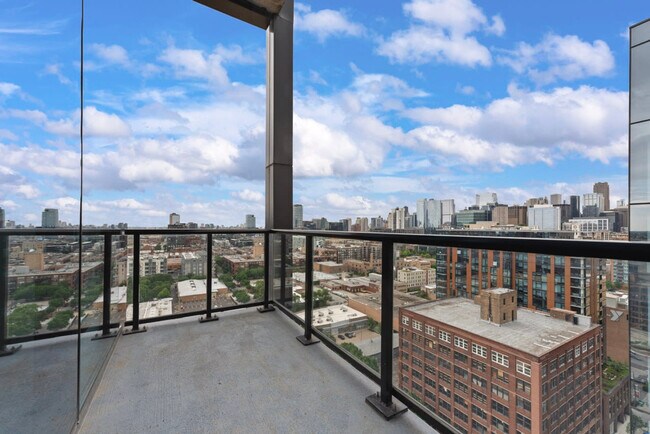 Building Photo - 1128 W Van Buren St