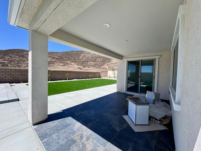 Building Photo - Spacious 5BD/3BA Home with Loft, Solar & B...