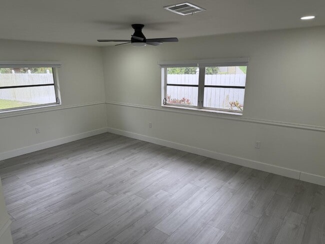 Building Photo - 539 Sunset Blvd