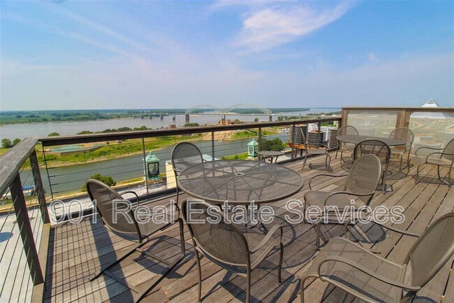 Building Photo - 66 Monroe Ave