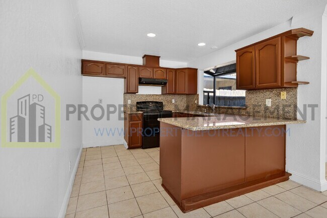 Building Photo - 8991 Fox Creek Dr