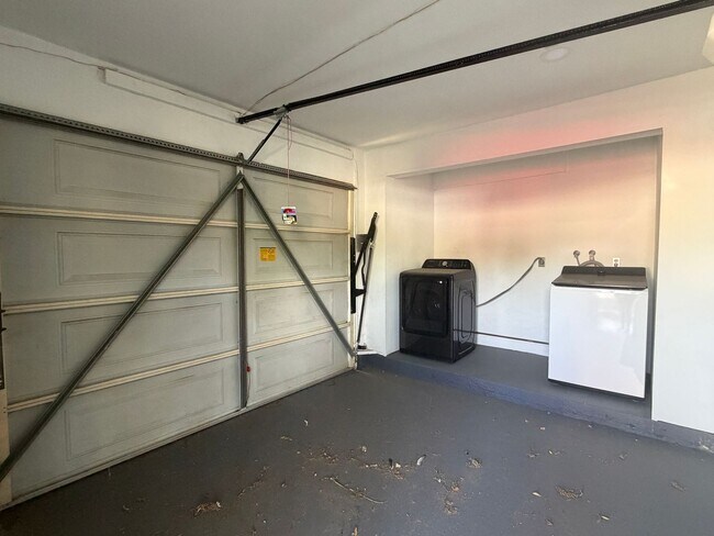 Building Photo - 2350 Osbun Rd