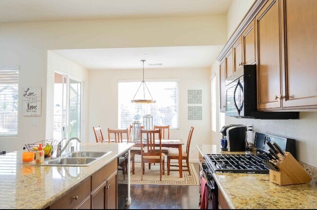 Building Photo - 2535 W Sady Ct