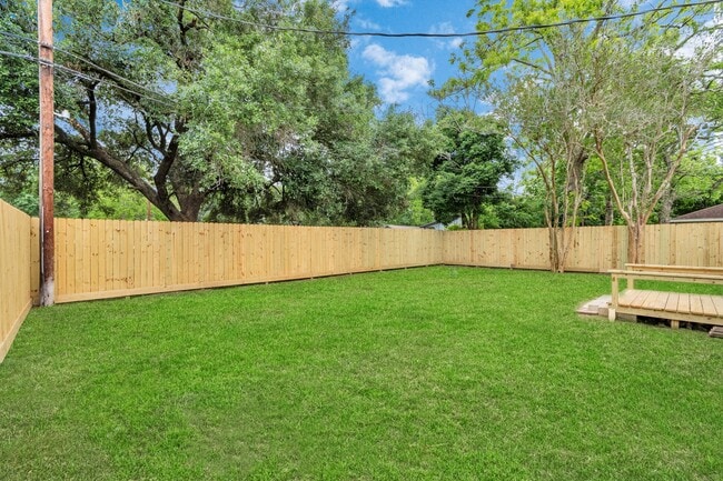 Building Photo - 1709 S Park