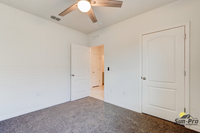 Building Photo - 507 Armoyan Wy