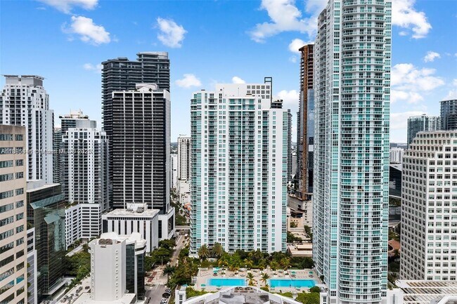 Building Photo - 950 Brickell Bay Dr
