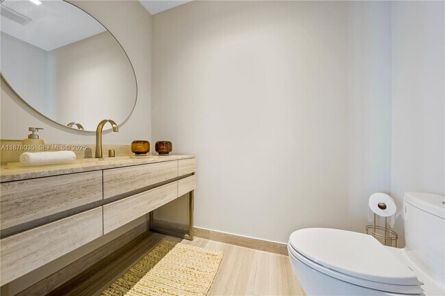 Building Photo - 18975 Collins Ave