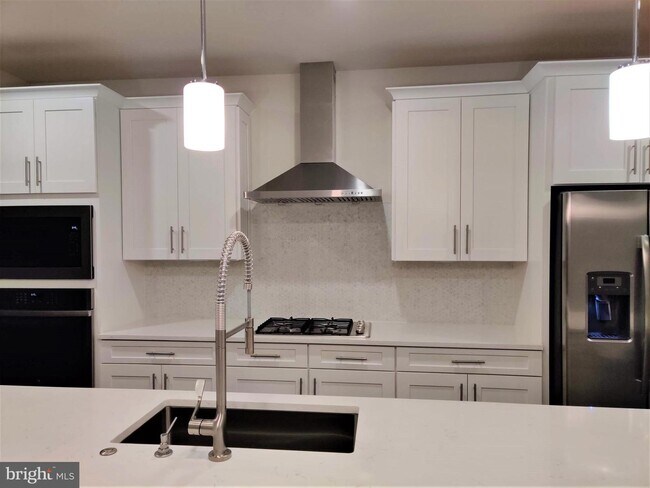 Building Photo - 13242 Woodland Pond Pl