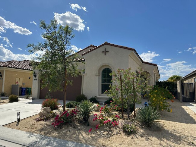 Building Photo - Short term Furnished home in the desirable...