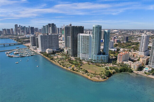 Building Photo - 1900 N Bayshore Dr