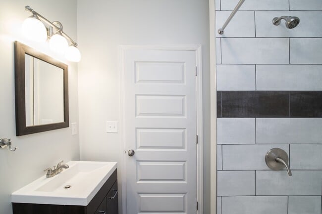 Building Photo - 3116 Lackland Ave