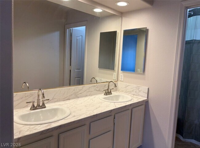 Building Photo - 9986 Catalina Canyon Ave