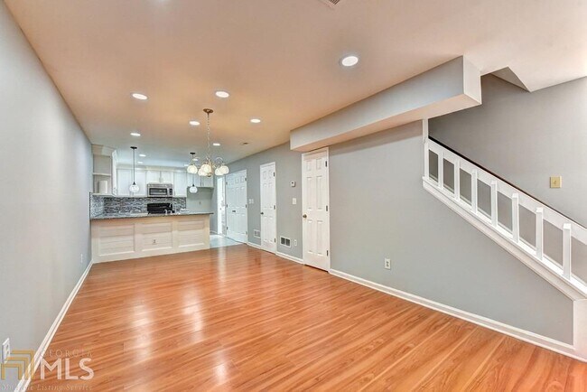 Building Photo - 1057 Mansfield Ct