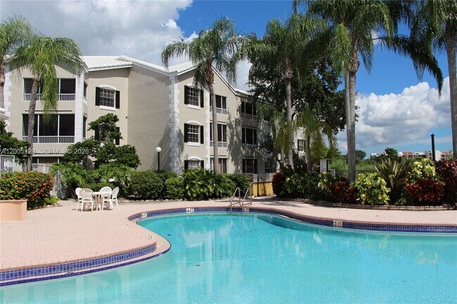 Building Photo - 2890 N Oakland Forest Dr