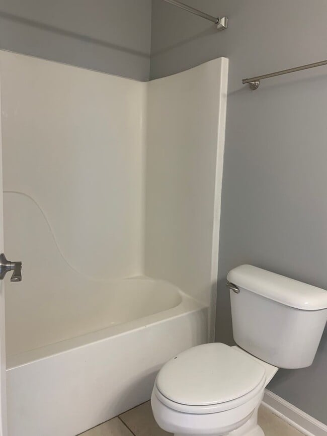 Building Photo - 11 Newcastle Dr