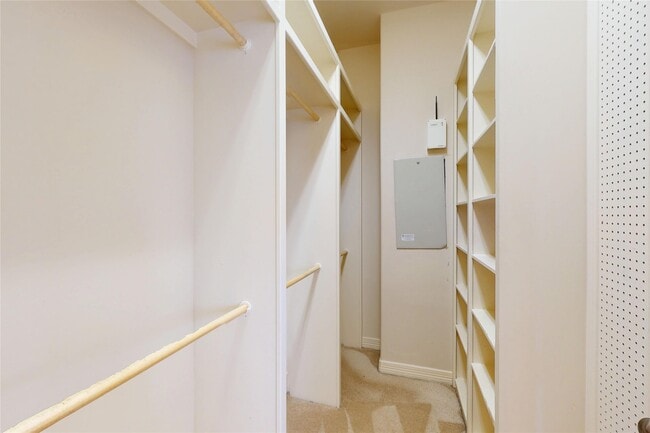 Building Photo - 5914 Center St