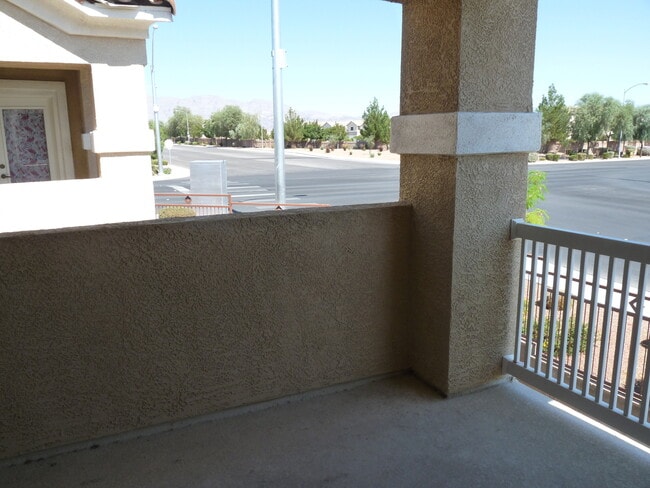 Building Photo - 5855 Valley Dr