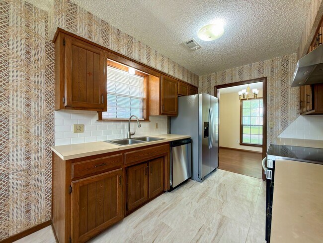 Building Photo - Gorgeous Brick Home for Rent! - 3 Bedroom, 2 Bath, 2 Car garage - 1,797 sf