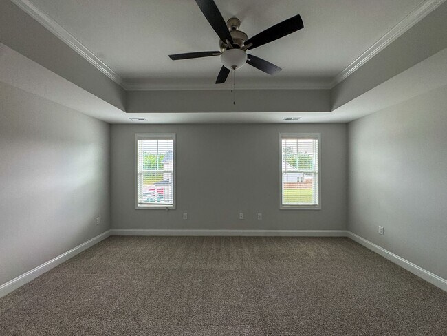 Building Photo - Beautiful 3 Bed 2.5 Bath Home in Raeford